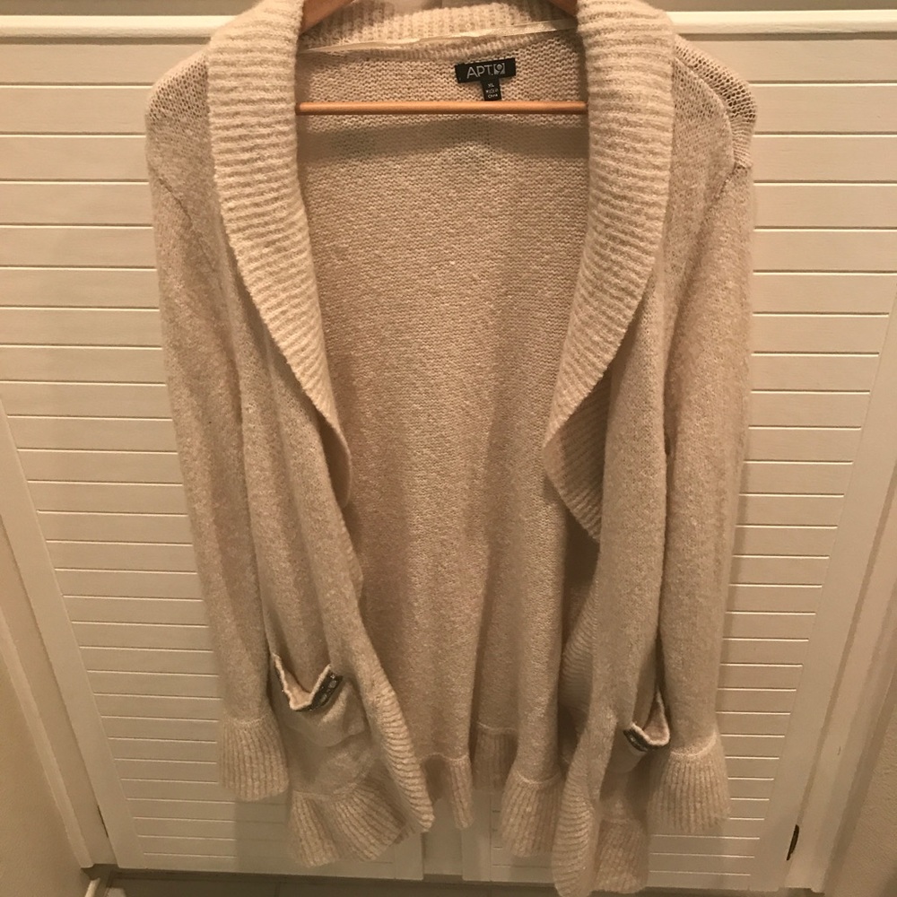 Long ivory cardigan with jewel line pockets